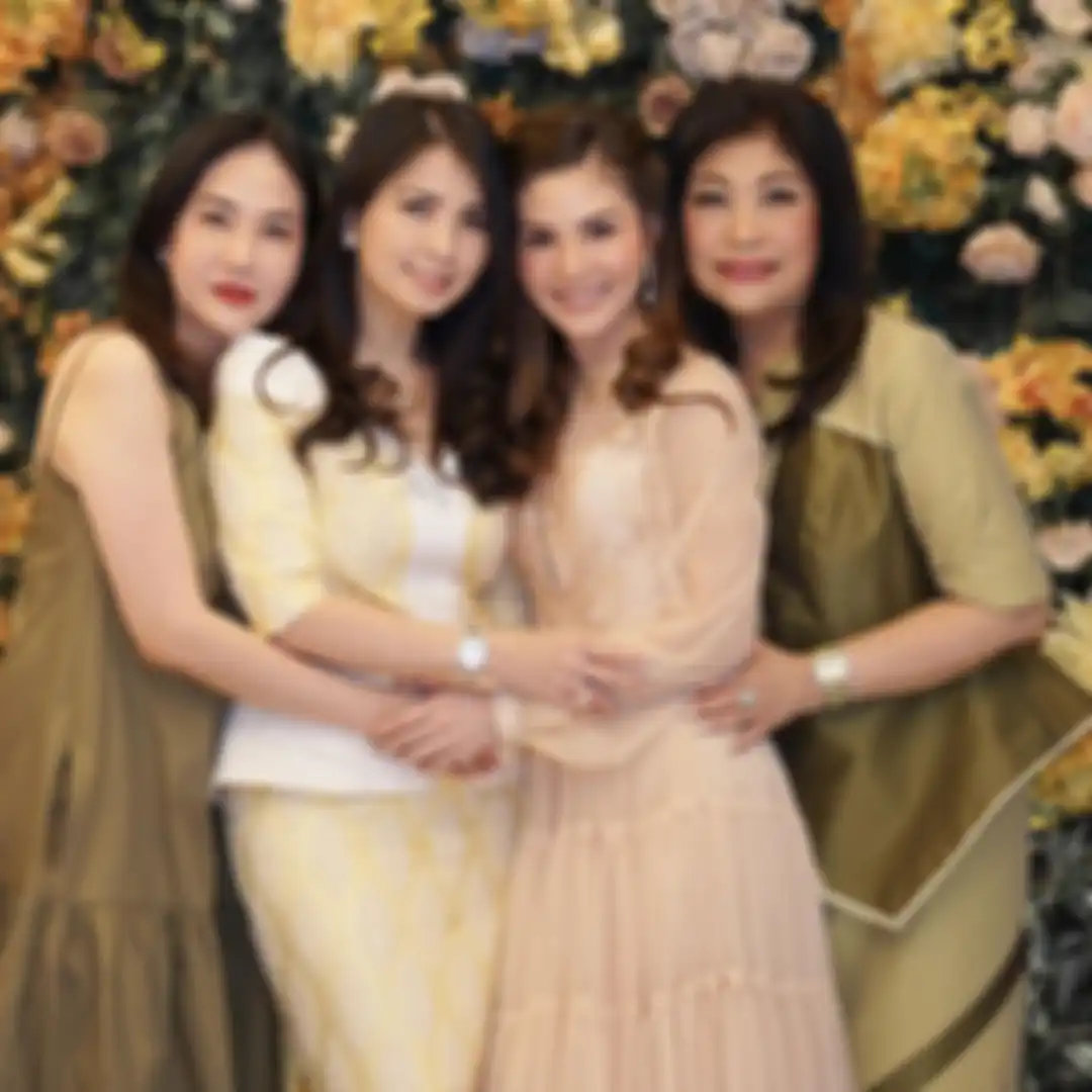 Margaret Vivi foto bareng teman-temannya