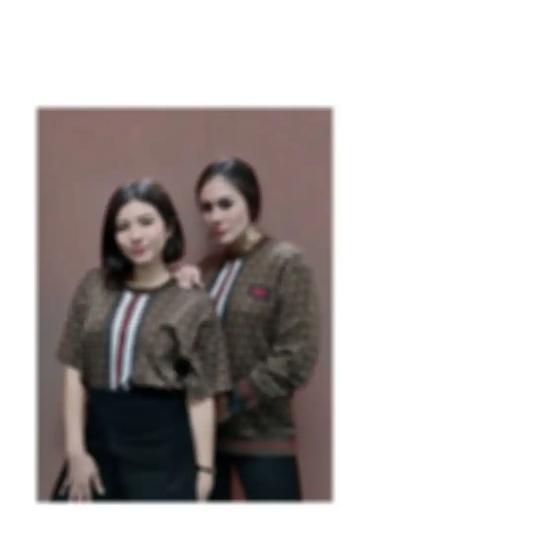 Fashion kompak Wulan Guritno dan Shalom Razade