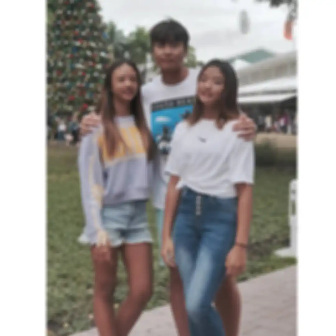 Jae Si dan Jae Ah bersama ayah mereka