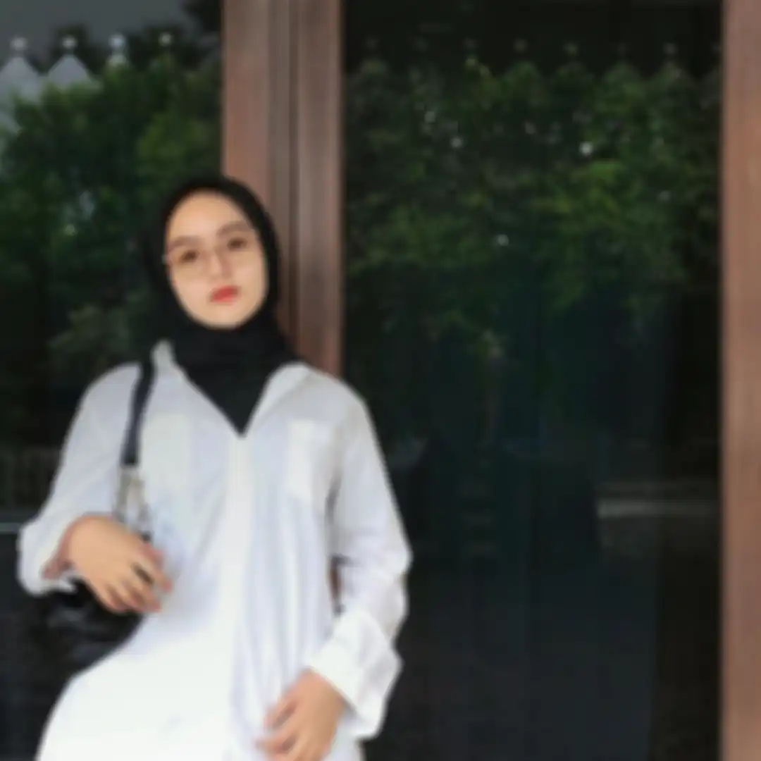 Cantik natural Tia Septiana, putri Mandra