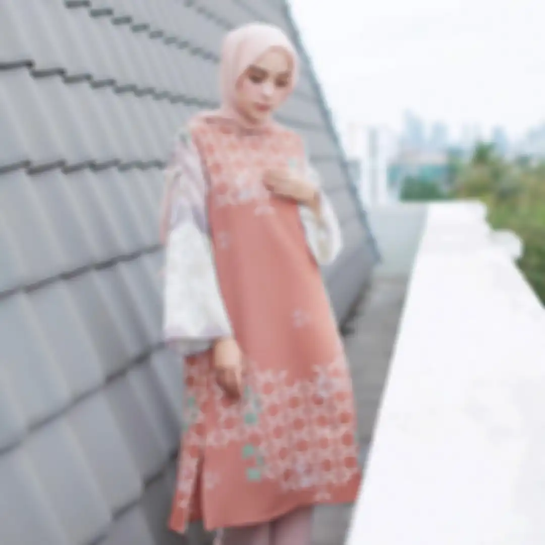 Model tunik lebaran manis ala Hamidah Rachmayanti