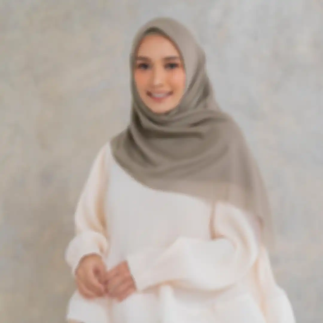 Warna hijab yang cocok untuk semua warna baju: abu-abu
