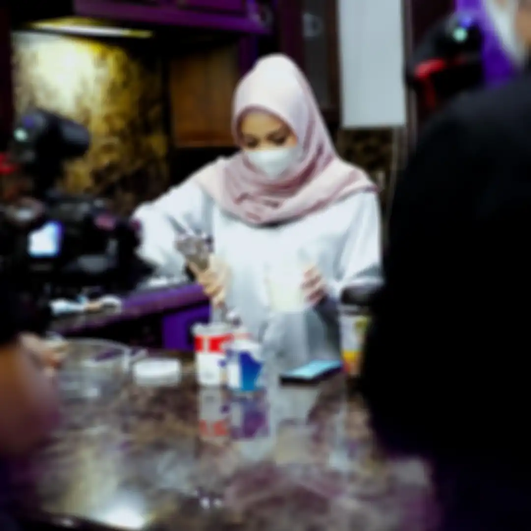 Aurel Hermansyah mengunggah foto terkini usai keguguran. Sontak foto istri Atta Halilintar ini mendapat lebih dari 5.000 komentar.