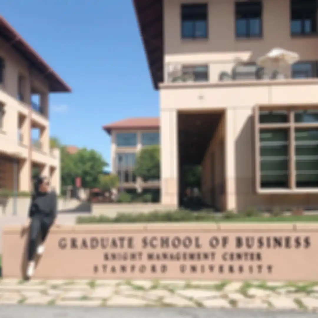 Foto pertama Maudy Ayunda berkeliling Stanford University pada September 2019. Pada 9 Juni 2021, Maudy Ayunda dinyatakan lulus kuliah S2 di sana.