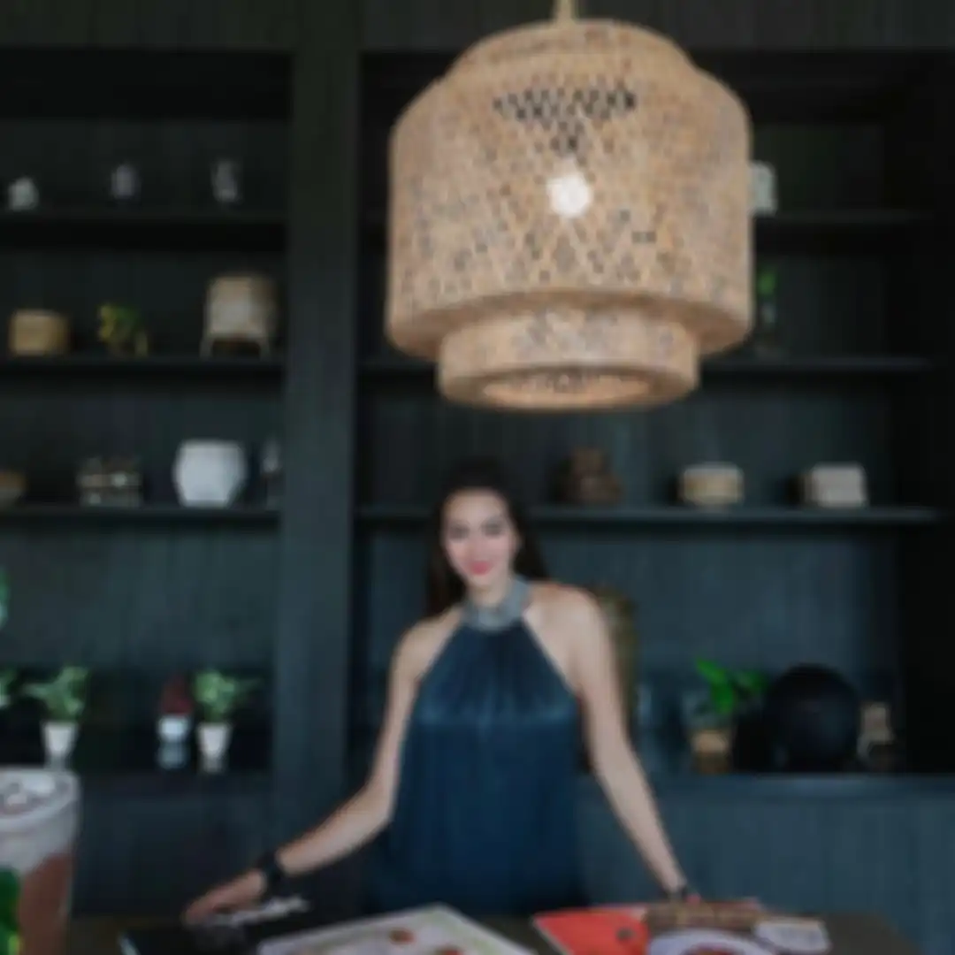 Foto terkini Razer Patricia mantan tunangan Rezky Aditya yang ikut disorot terkait isu suami Citra Kirana punya anak di luar nikah.