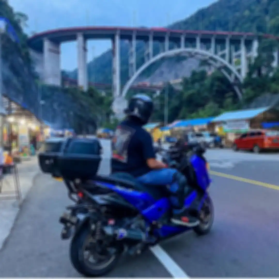 Aldiansyah saat berada di Jalur Kelok Sembilan.