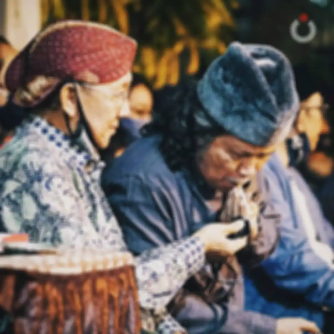 Ki Manteb Sudarsono bersama Emha Ainun Nadjib atau Cak Nun. Tangis Soimah pecah usai kehilangan sosok yang dekat dengannya itu.