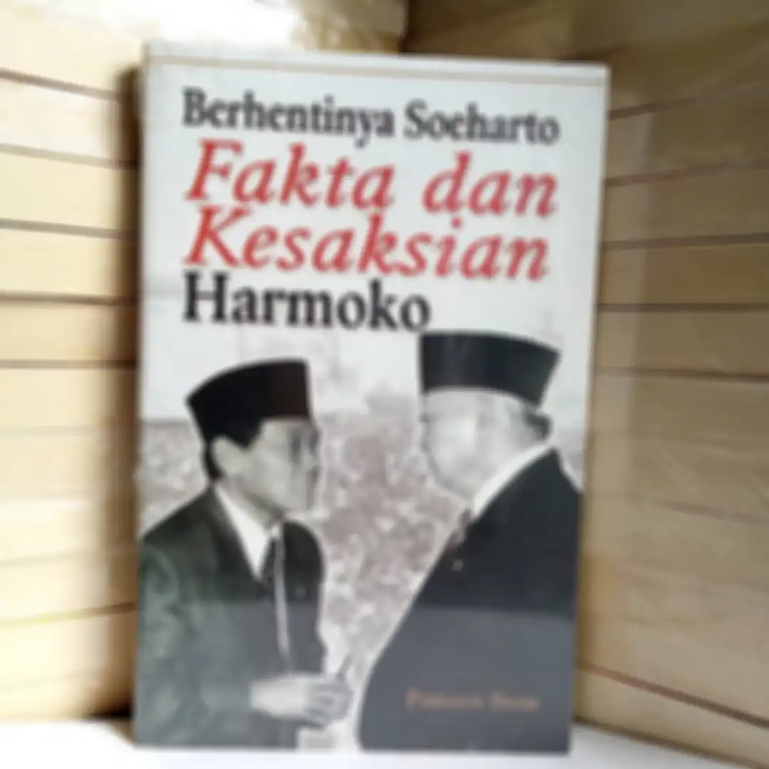 Harmoko (kiri) yang pernah menjadi Menteri Penerangan adalah salah satu tangan kanan Soeharto. Saat reformasi 1998, Harmoko dicap munafik oleh Soeharto. 