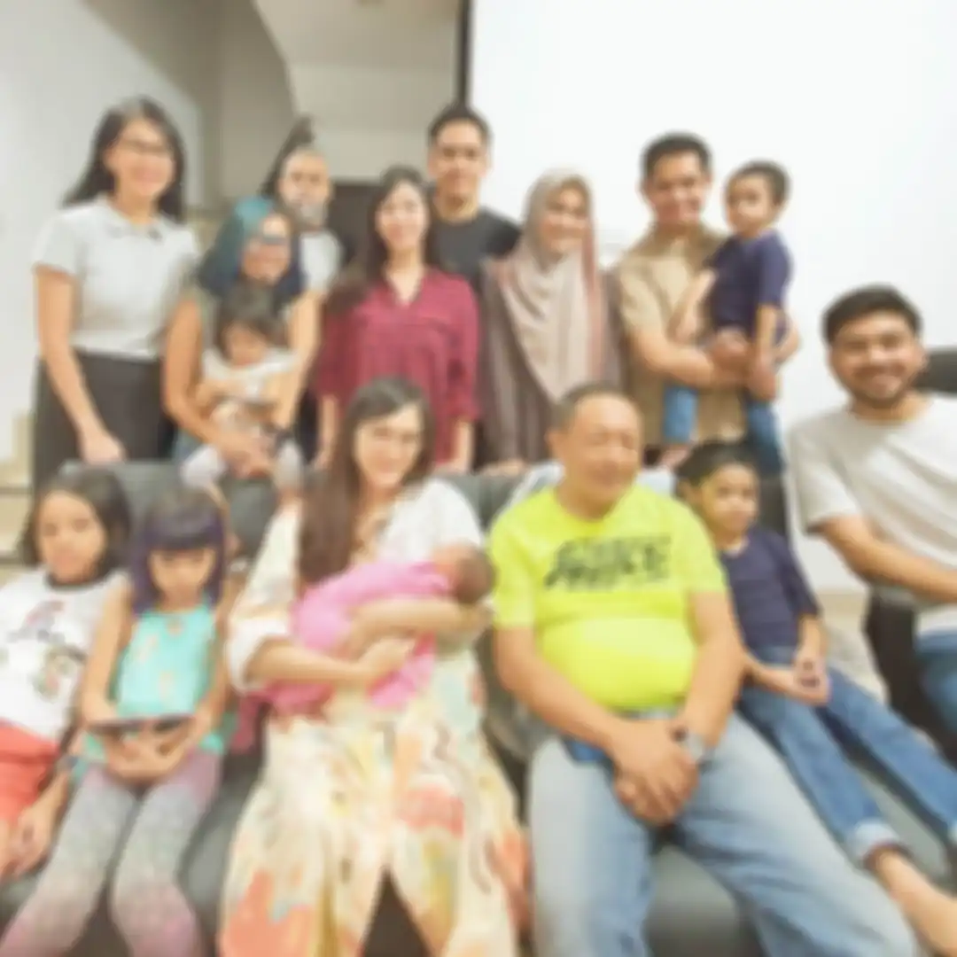 Foto kehangatan ibu Alyssa Soebandono, Angki Wardani bareng keluarga mencuri perhatian. 
