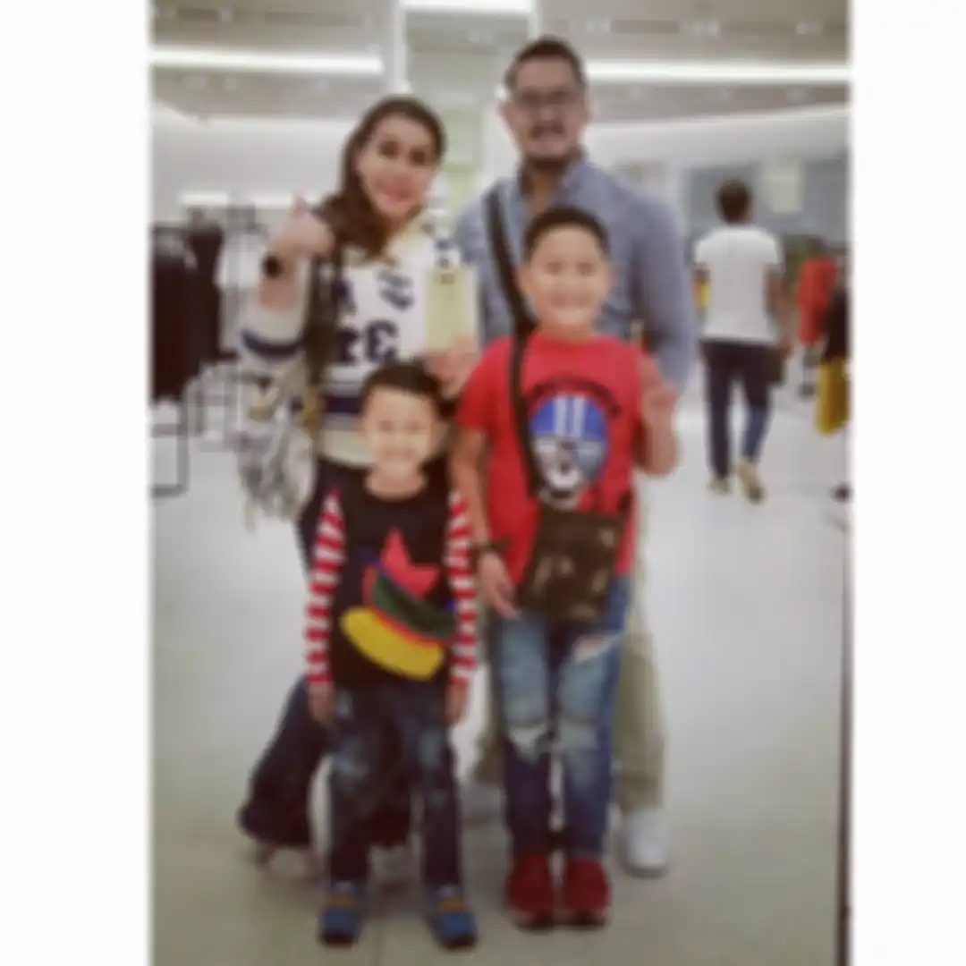 Alino Octavian, bintang sinetron Suara Hati Istri, meninggal dunia. Ini foto kenangan Alino Octavian bareng keluarga.