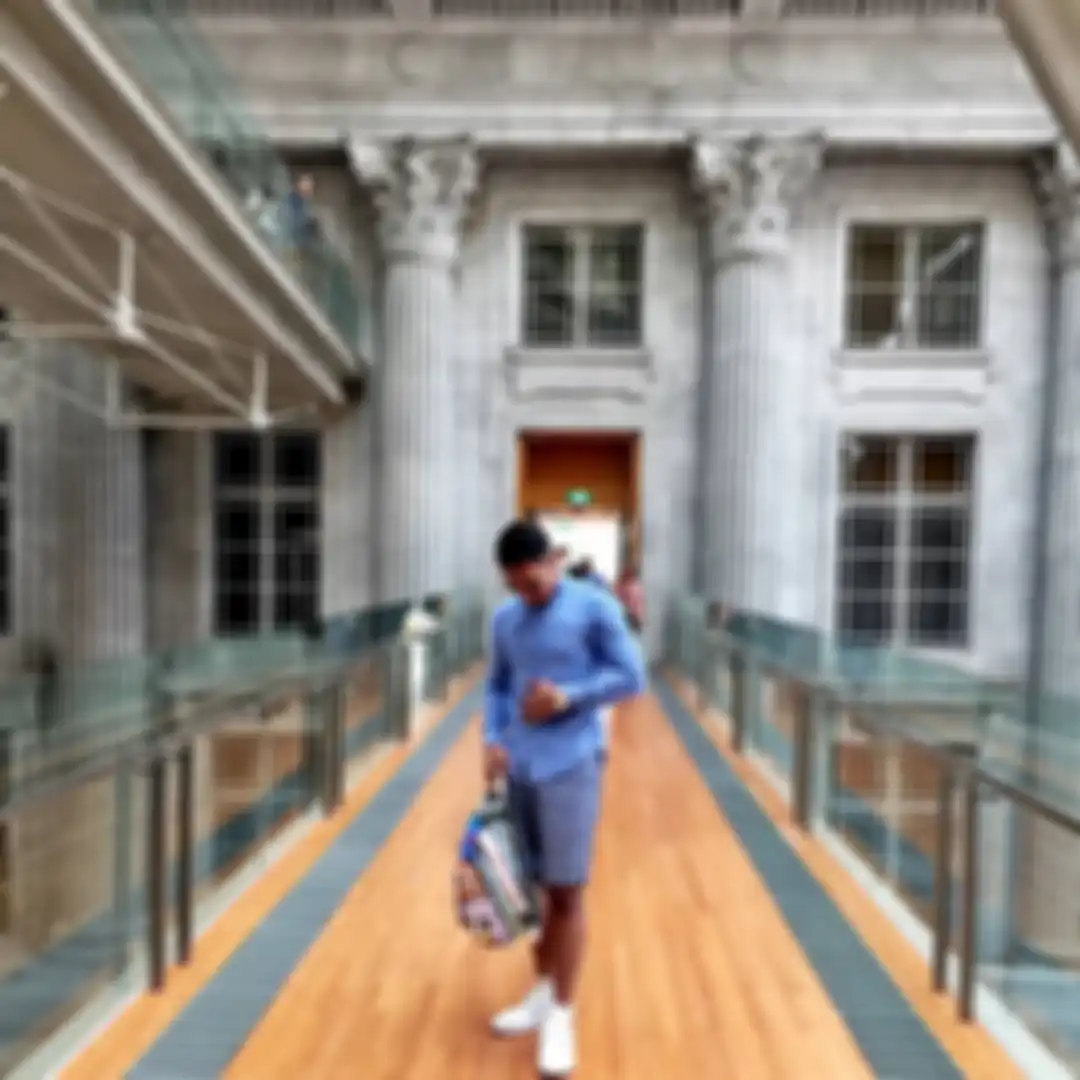 Bupati Tuban Aditya Halindra mencuri perhatian dengan foto liburan mewahnya. Potretnya mirip Aldebaran Ikatan Cinta.