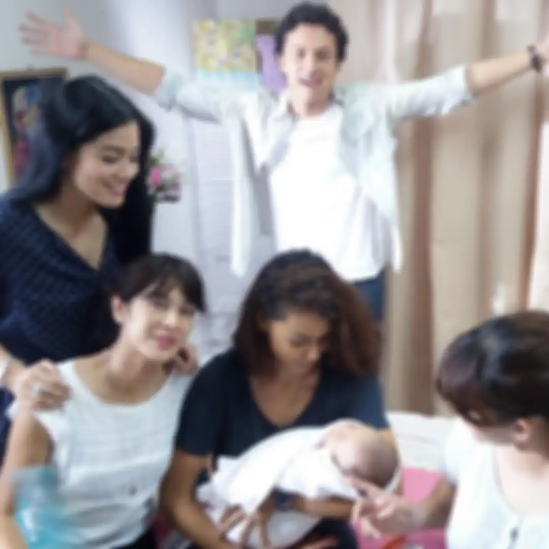 Nicholas Saputra dan pemeran AADC lainnya.