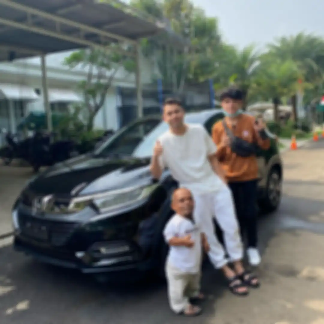 Ucok Baba bangga pamer foto mobil baru dari Raffi Ahmad. Vega Darwanti sampai ikut berkomentar.
