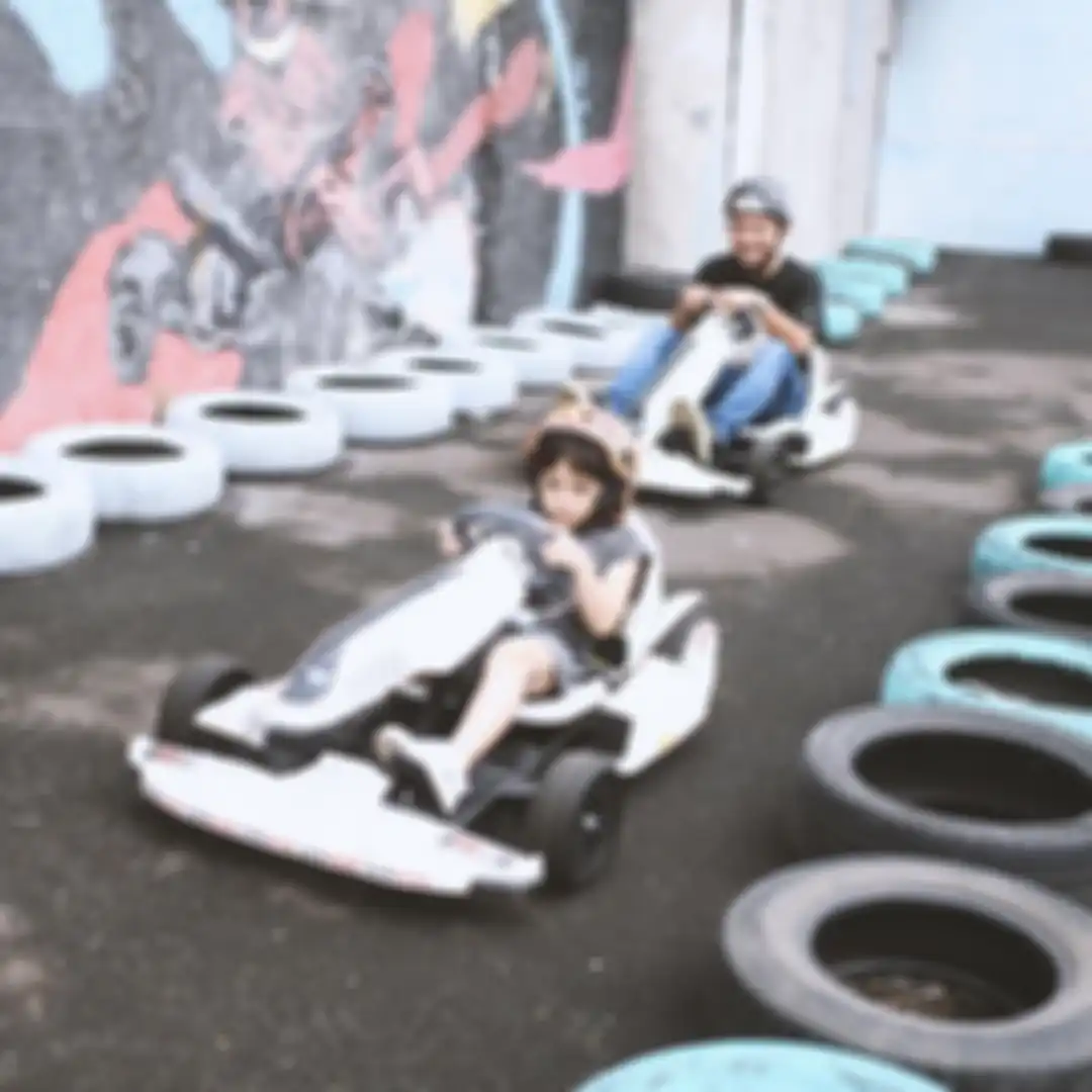 Foto Gading Marten bersama Gempi saat bermain gokart. Gading Marten balas komentar Gisel, netizen minta Wijin mundur.