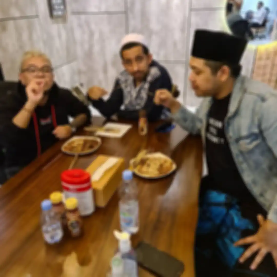 Foto Coki Pardede, jebolan SUCI 4 melucu dengan sahabatnya, Habib Husein Hadar dan Tretan Muslim. Kini, polisi menyelidiki rekan komika Coki Pardede.