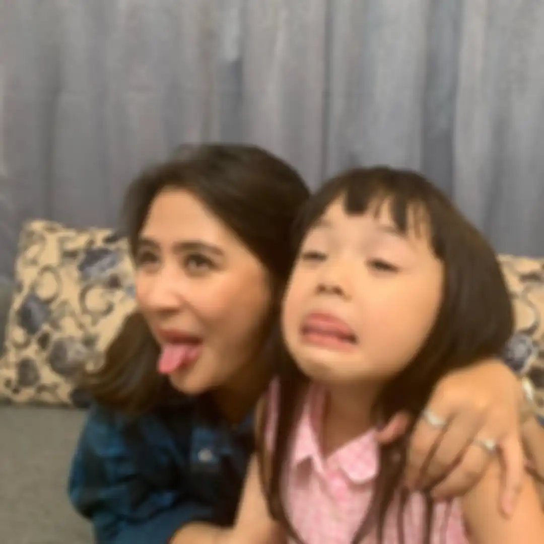 Foto Gempi berkacamata disorot netizen. Sementara itu, Gisel menyesal bikin anak Gading Marten menanggung cacat. 