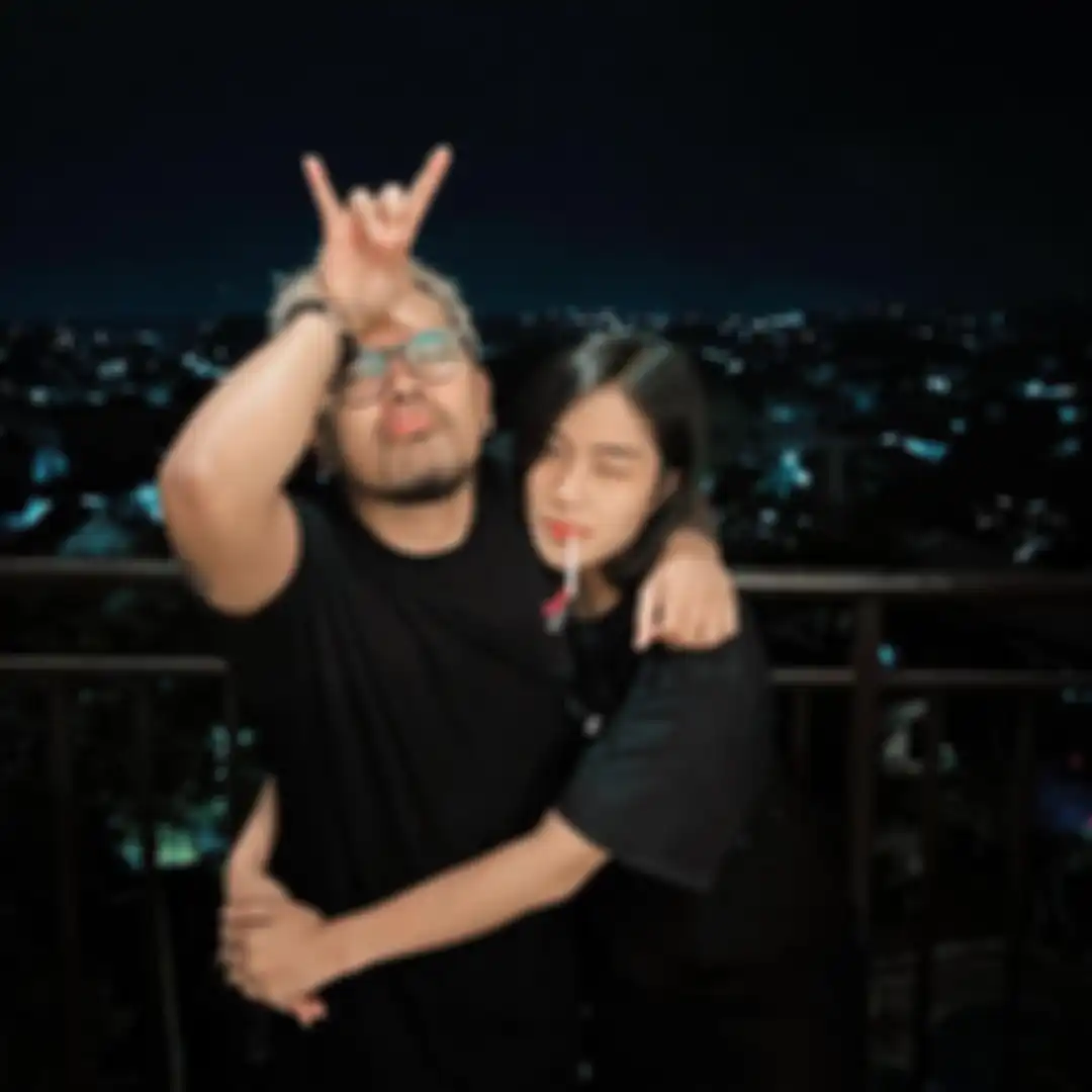Foto mesra Coki Pardede dengan kekasih, Firsabila. Kekasih Coki Pardede mengungkap fakta sebenarnya atas tudingan dari polisi.