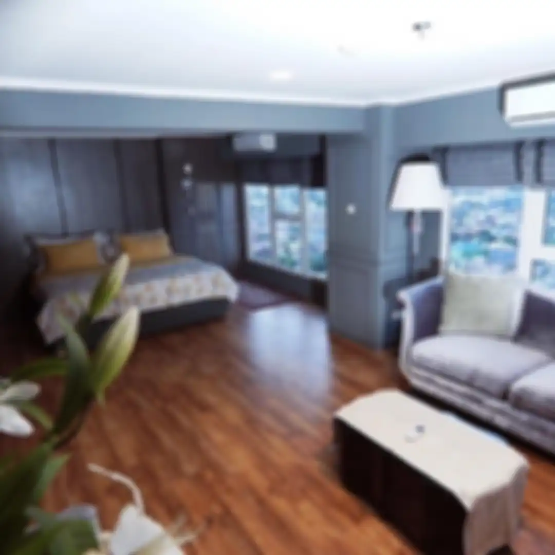 Seperti kebetulan, usai ditagih uang Rp 3 miliar buat seserahan, Ivan Gunawan mengunggah foto jual cepat unit apartemen di akun Instagram.