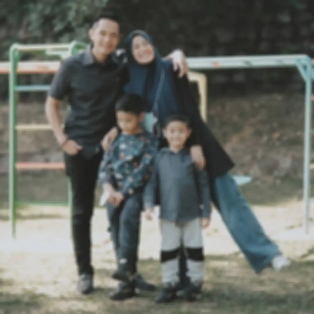 Alyssa Soebandono kerap pamer foto bareng keluarganya. Namun, foto ini disebut kurus. Netizen syok dapat balasan dari istri Dude Harlino.