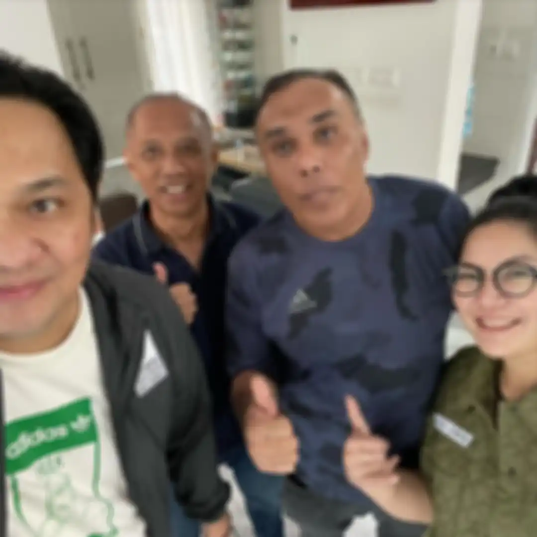 Foto Farhat Abbas bareng dr Lois Owen jadi bahan ledekan netizen di akun Instagram pribadi mantan suami Nia Daniaty ini.