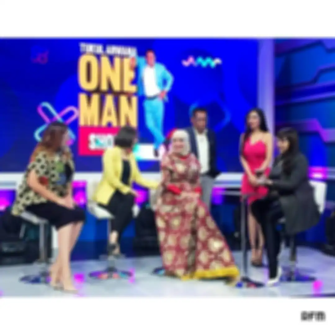 Netizen kalap melihat foto Tukul Arwana nempel Maria Vania. Mereka berebut komentar terhadap foto Tukul Arwana bareng sang presenter cantik