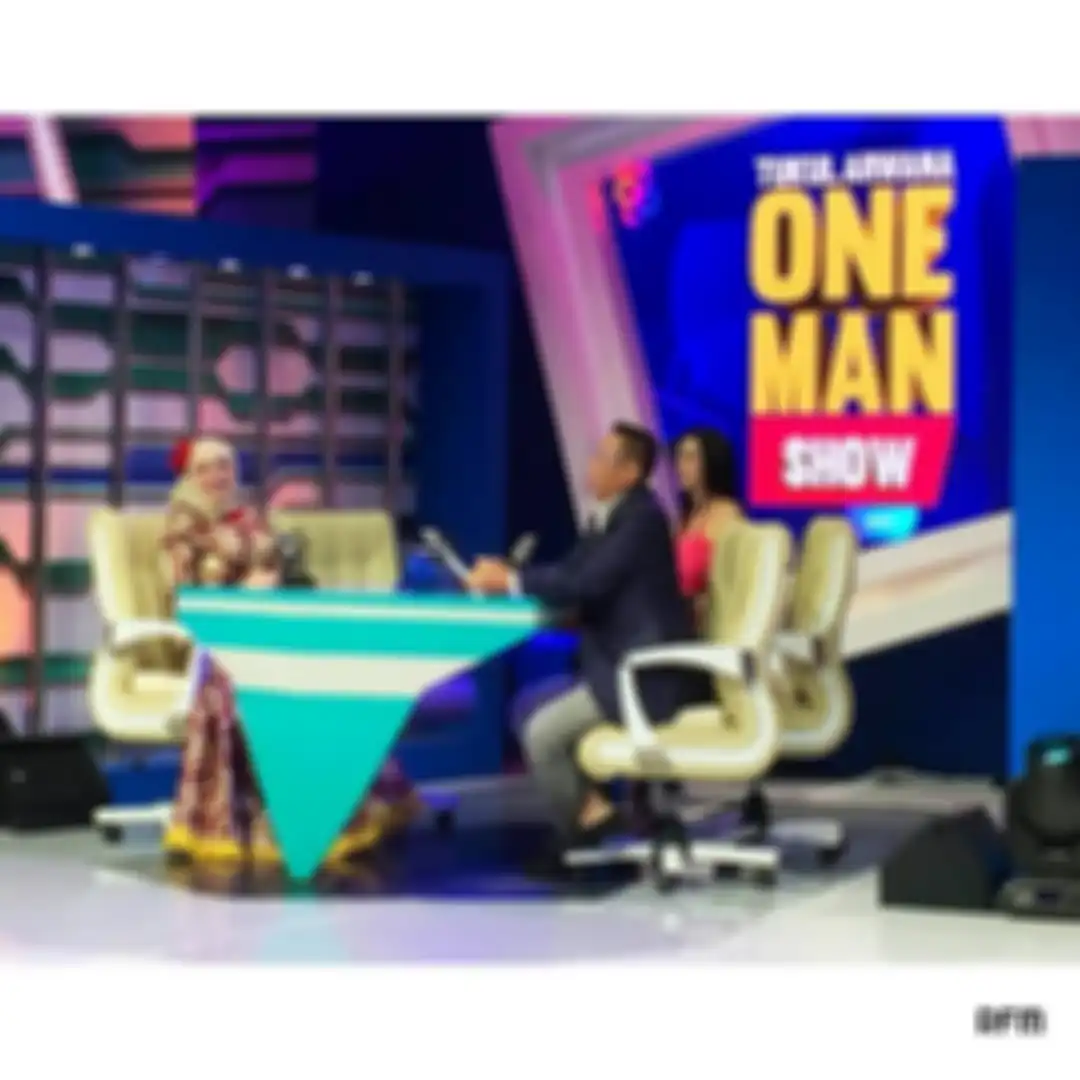 Netizen kalap melihat foto Tukul Arwana nempel Maria Vania. Mereka berebut komentar terhadap foto Tukul Arwana bareng sang presenter cantik