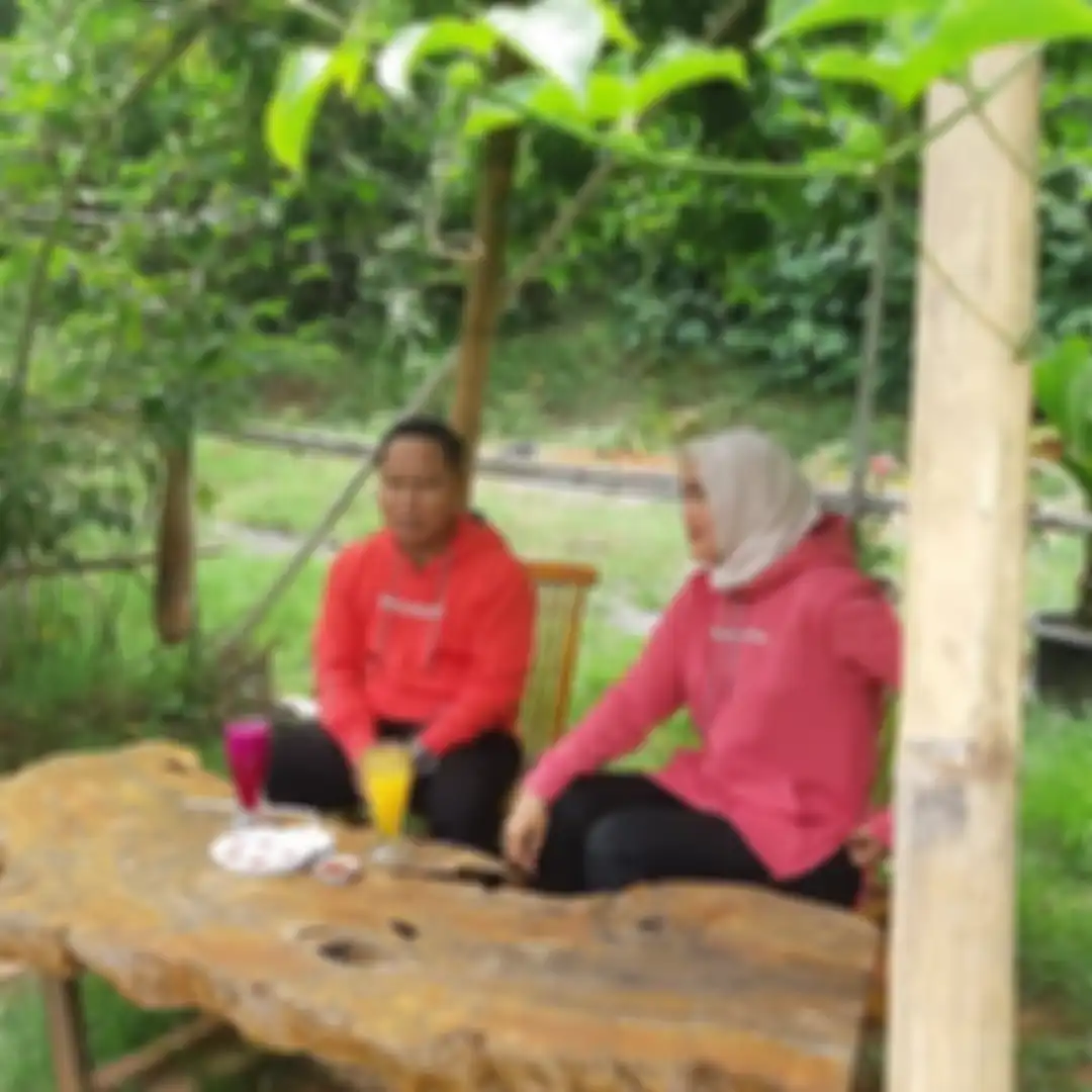 Narji Cagur mencuri perhatian lewat foto panen kebun miliknya di Pekalongan, Jawa Tengah.