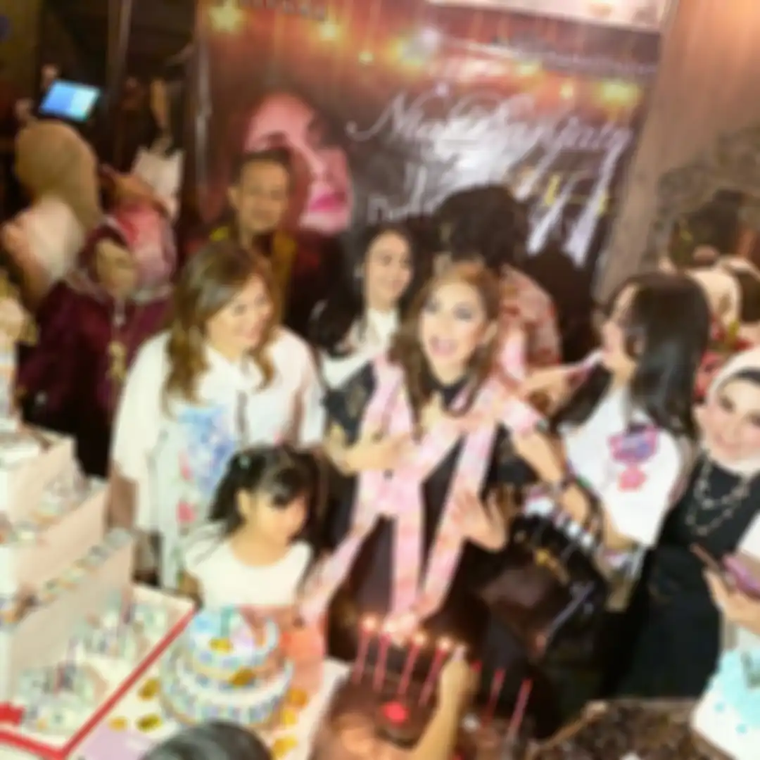 Putri Nia Daniaty geram foto anak kesayangannya muncul, dia mengancam balik mantan guru SMA nya dalam kasus penipuan CPNS itu. 