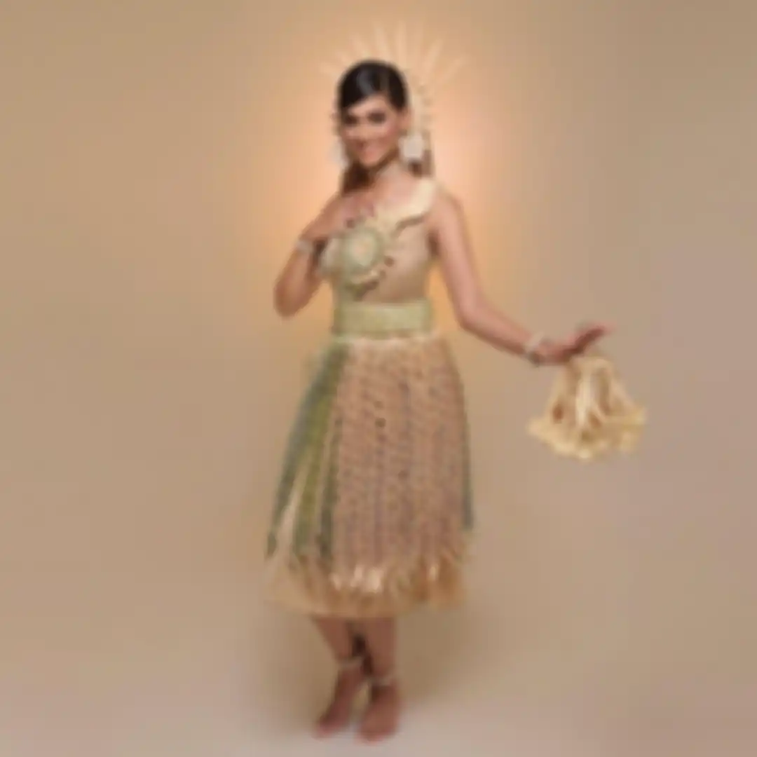 Terlepas foto Miss World Malaysia 2021 dengan gaun batik diserbu netizen +62, rupanya Lavanya Sivaji punya gelar mentereng. 
