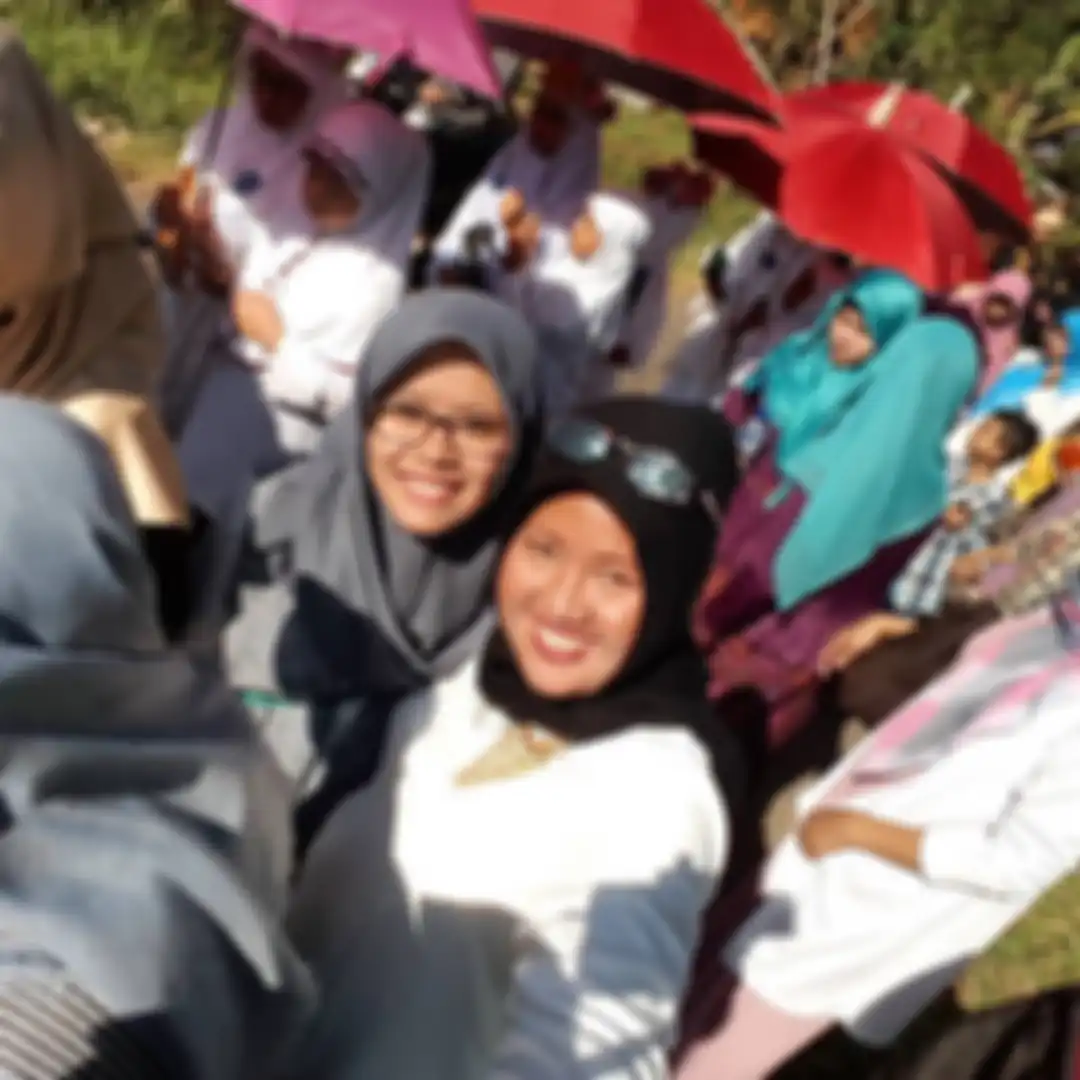 Kebaikan ibunda Nirina Zubir terlihat melalui foto yang diunggah Riri Khasmita di akun Instagramnya. ART keluarga Nirina tega berbuat jahat.