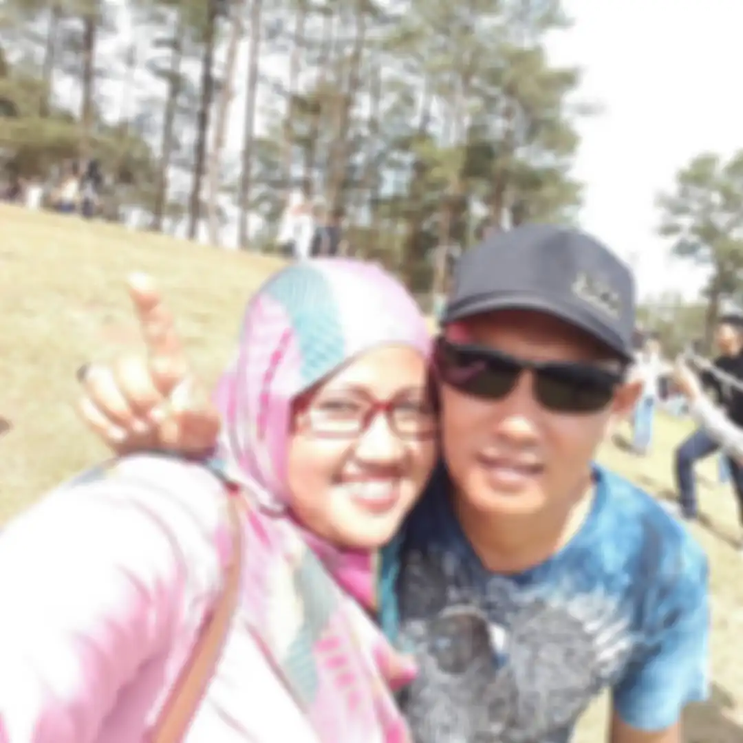 Kebaikan ibunda Nirina Zubir terlihat melalui foto yang diunggah Riri Khasmita di akun Instagramnya. ART keluarga Nirina tega berbuat jahat.