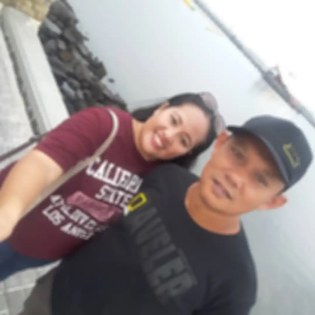 Foto tampang asisten rumah tangga (ART) ibunda Nirina Zubir yang bernama Riri Khasmita digeruduk netizen di media sosial.