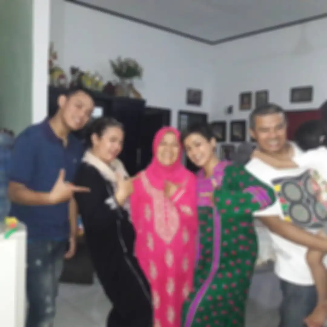 Foto ART Nirina Zubir, Riri Khasmita bersama keluarga Nirina Zubir