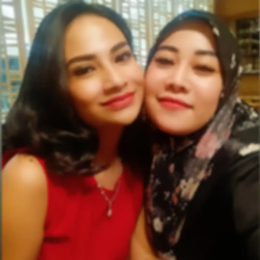 Ibu tiri Vanessa Angel tidak menjelaskan isi konsultasi mereka dengan Bambang Saputra. Dia hanya memberikan keterangan foto singkat.