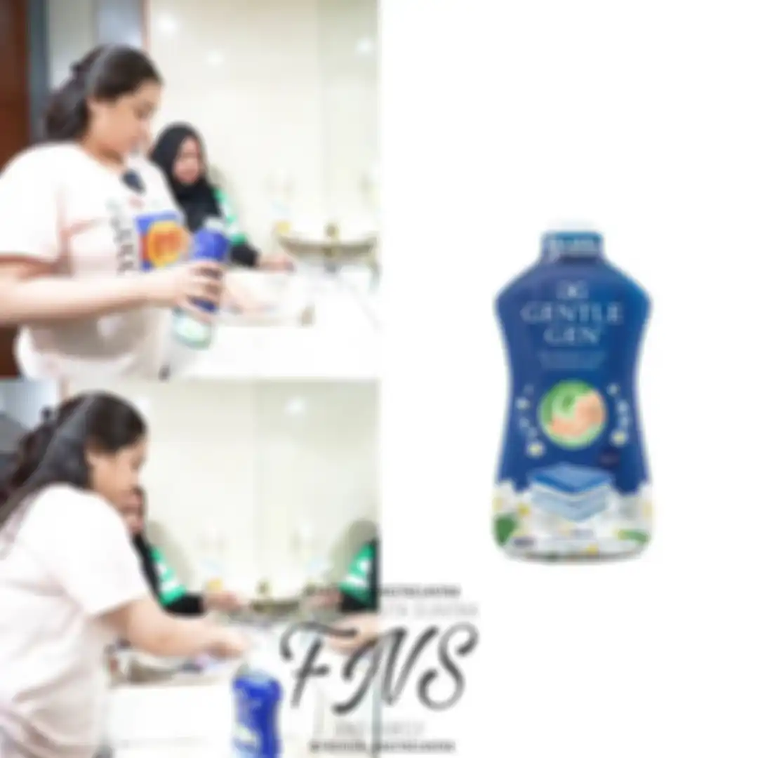 Nagita Slavina sedang mencuci baju