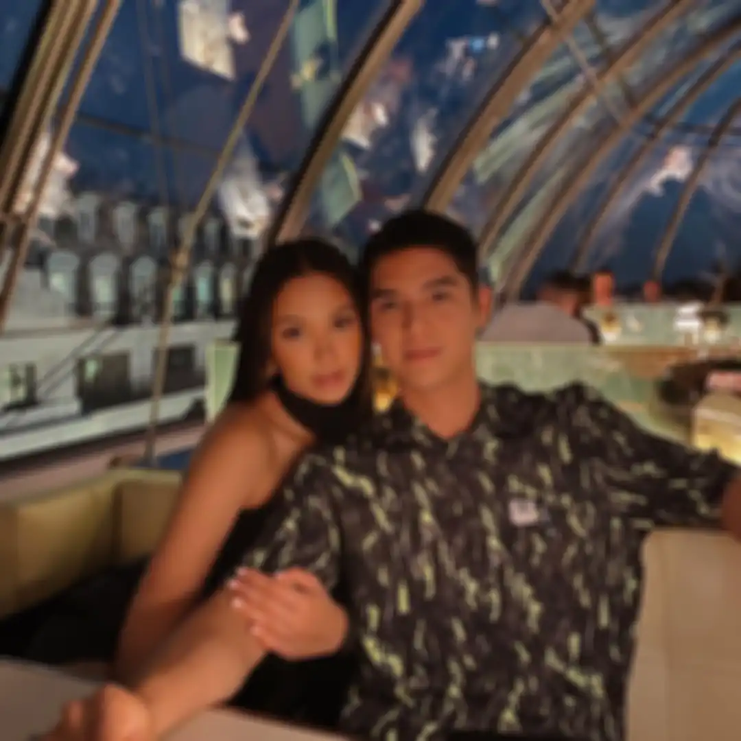 Foto Al Ghazali mesra dengan artis cantik ini bikin gempar malam tahun baru. Dia dikabarkan sudah menikah dengan Alyssa Daguise.
