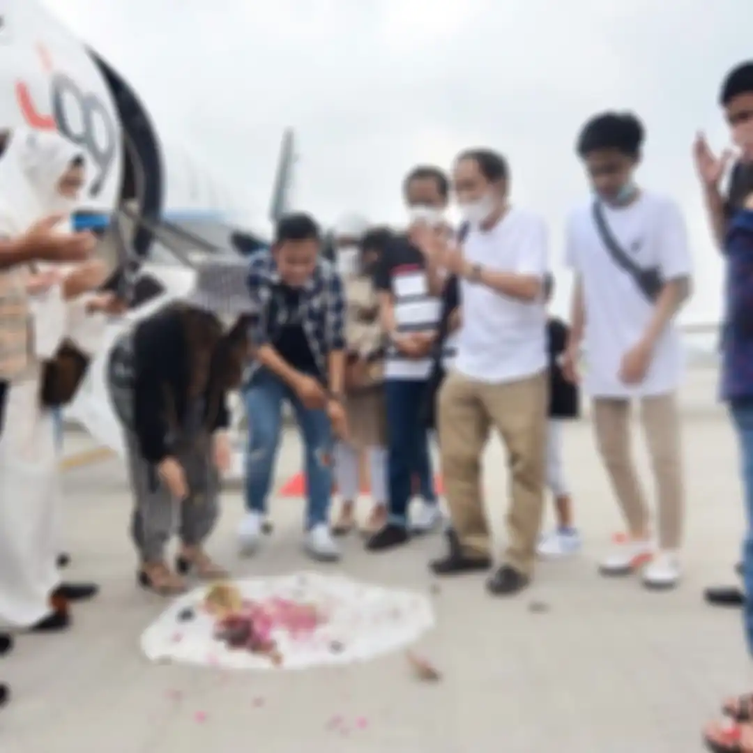 Juragan 99 tak bisa berkutik di Bareskrim Polri. Laporannya terhadap Putra Siregar dihentikan. Nikita Mirzani dapat amunisi baru. 