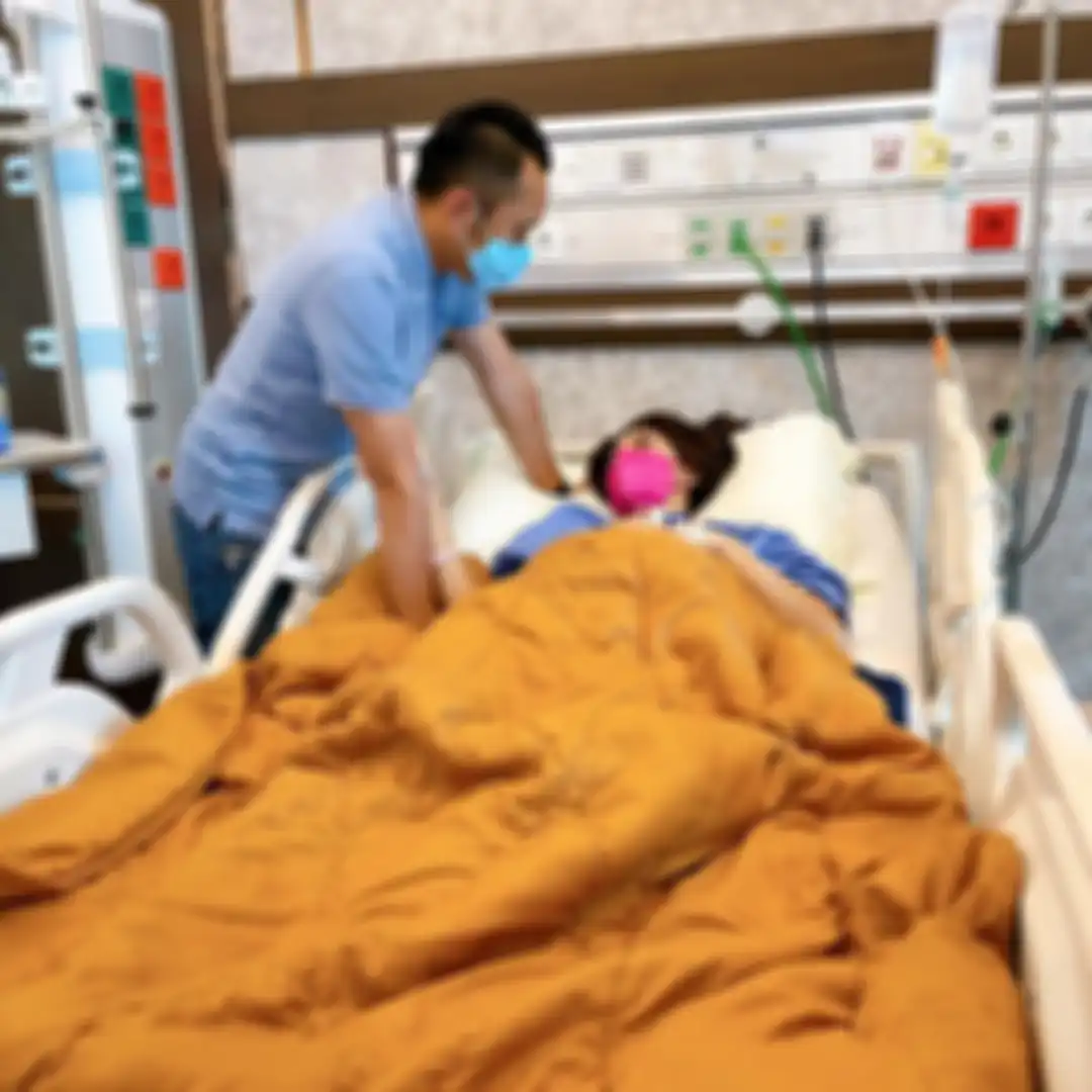 Menantu SBY mengunggah foto pelukan dengan ketiga anaknya. Tubuh Aliya Rajasa tak lagi sempurna. Dia meminta doa perlindungan.