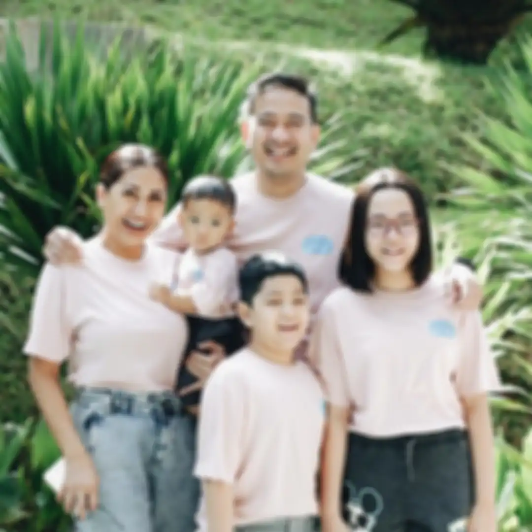 Brotoseno suami Tata Janeeta resmi dipecat Polri. Saat suaminya dipecat, Tata Janeeta minta maaf sembari pamer foto hura-hura bareng Mayangsari.