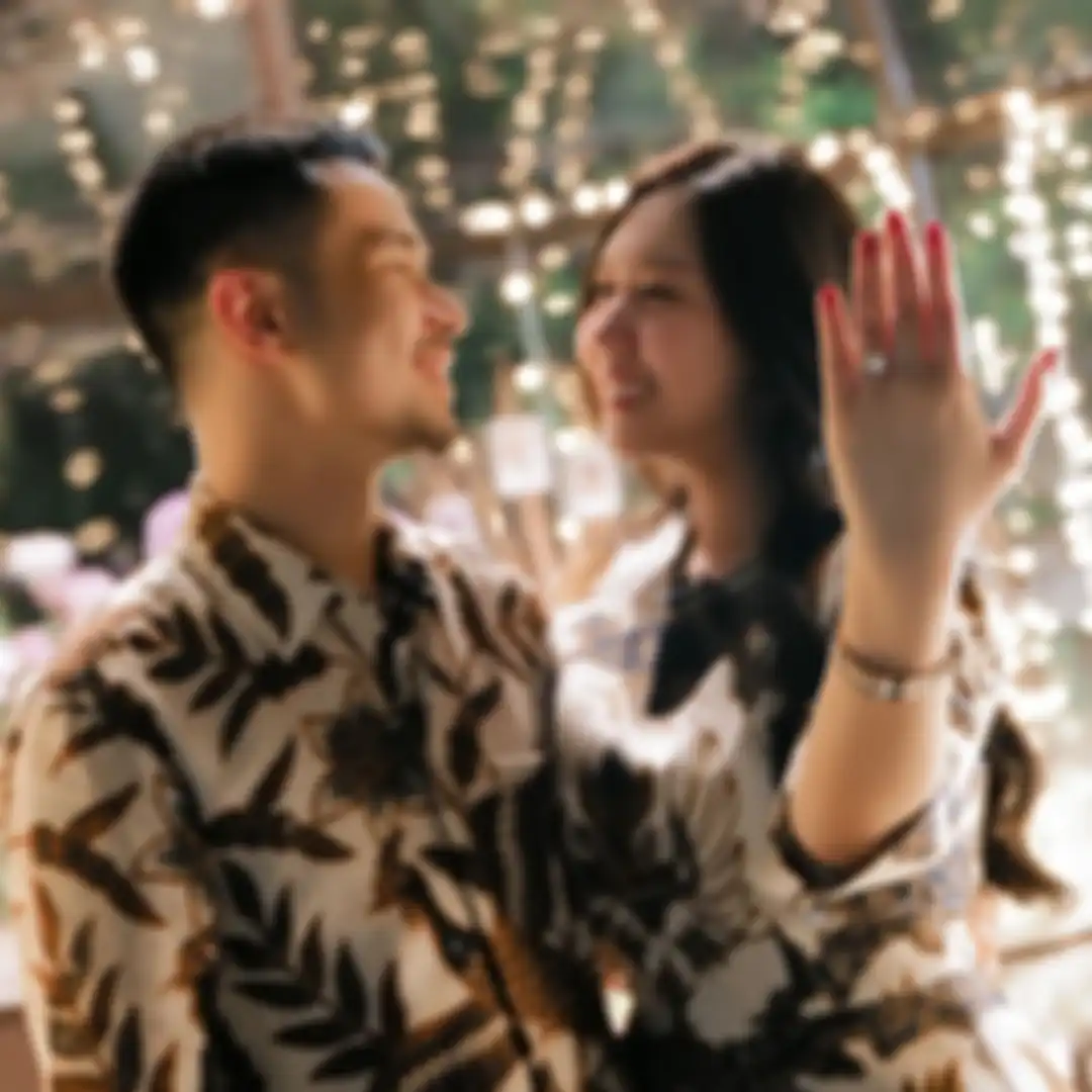 Sisca Kohl dilamar Jess No Limit dalam sebuah makan malam romantis.