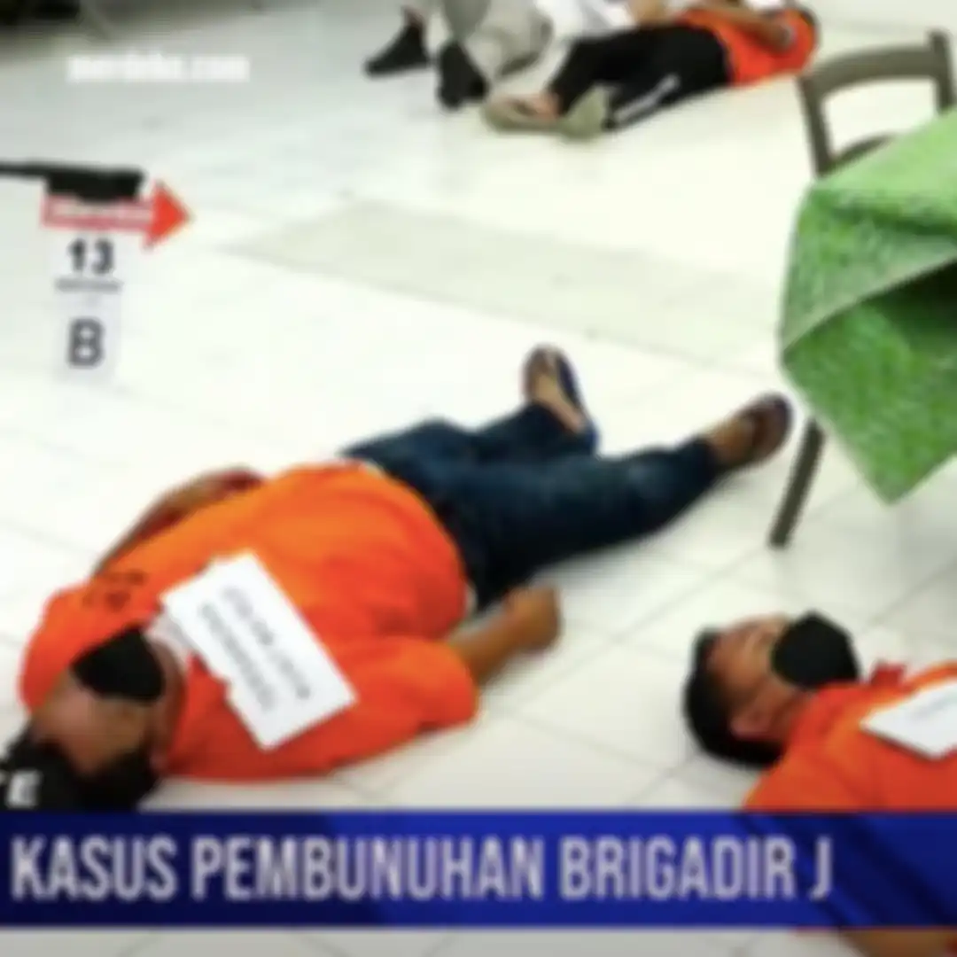 Ini teriakan Kuat Maruf pergoki Brigadir J mengendap-endap dari lantai kamar Putri Candrawathi. Dia mengancam bunuh Yosua. 