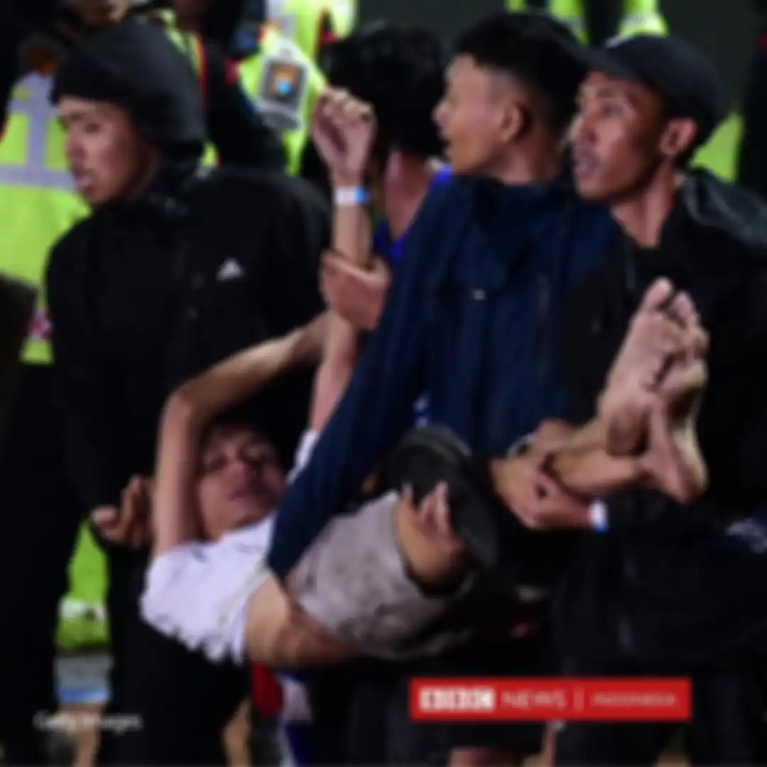 Rupanya sosok ini yang pertama turun ke lapangan hingga memicu kerusuhan di Stadion Kanjuruhan. Foto wajahnya terekam kamera.