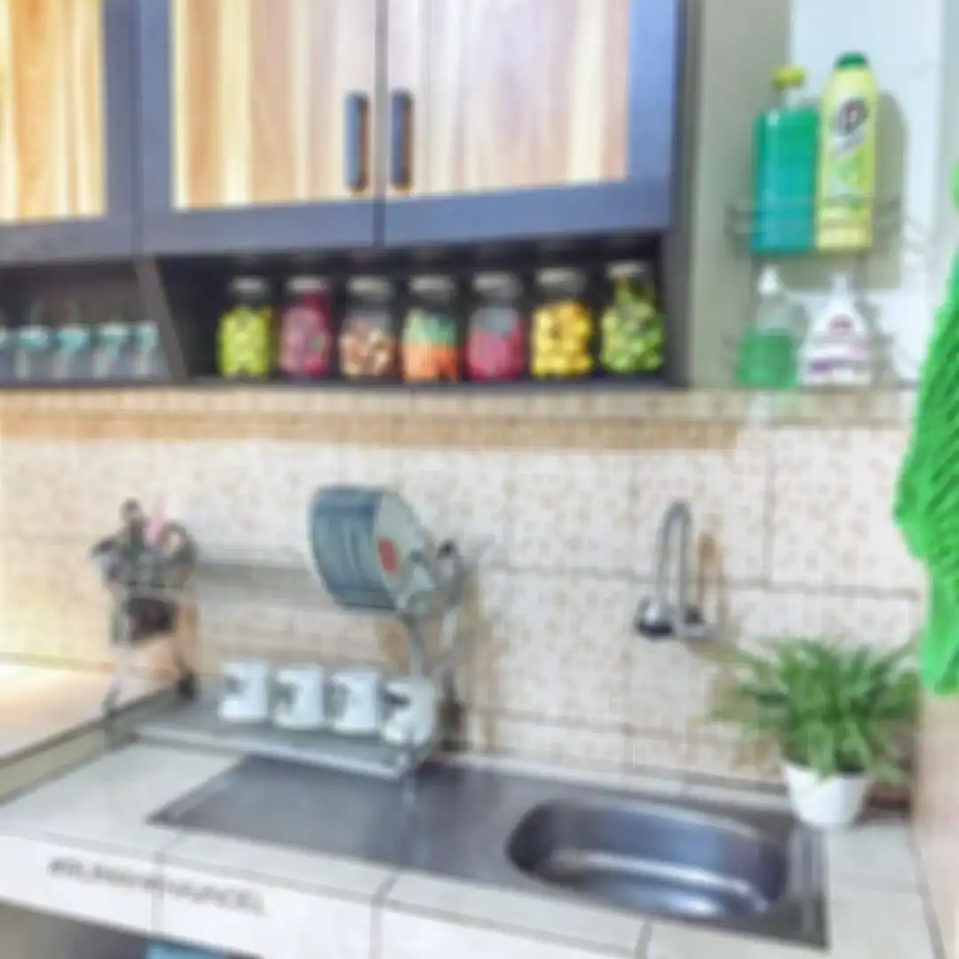Koleksi bumbu dapur ditata biar foto dapur mungil kian tampak rapi. Bumbu dapur juga lebih awet dengan 9 trik simpel ini.