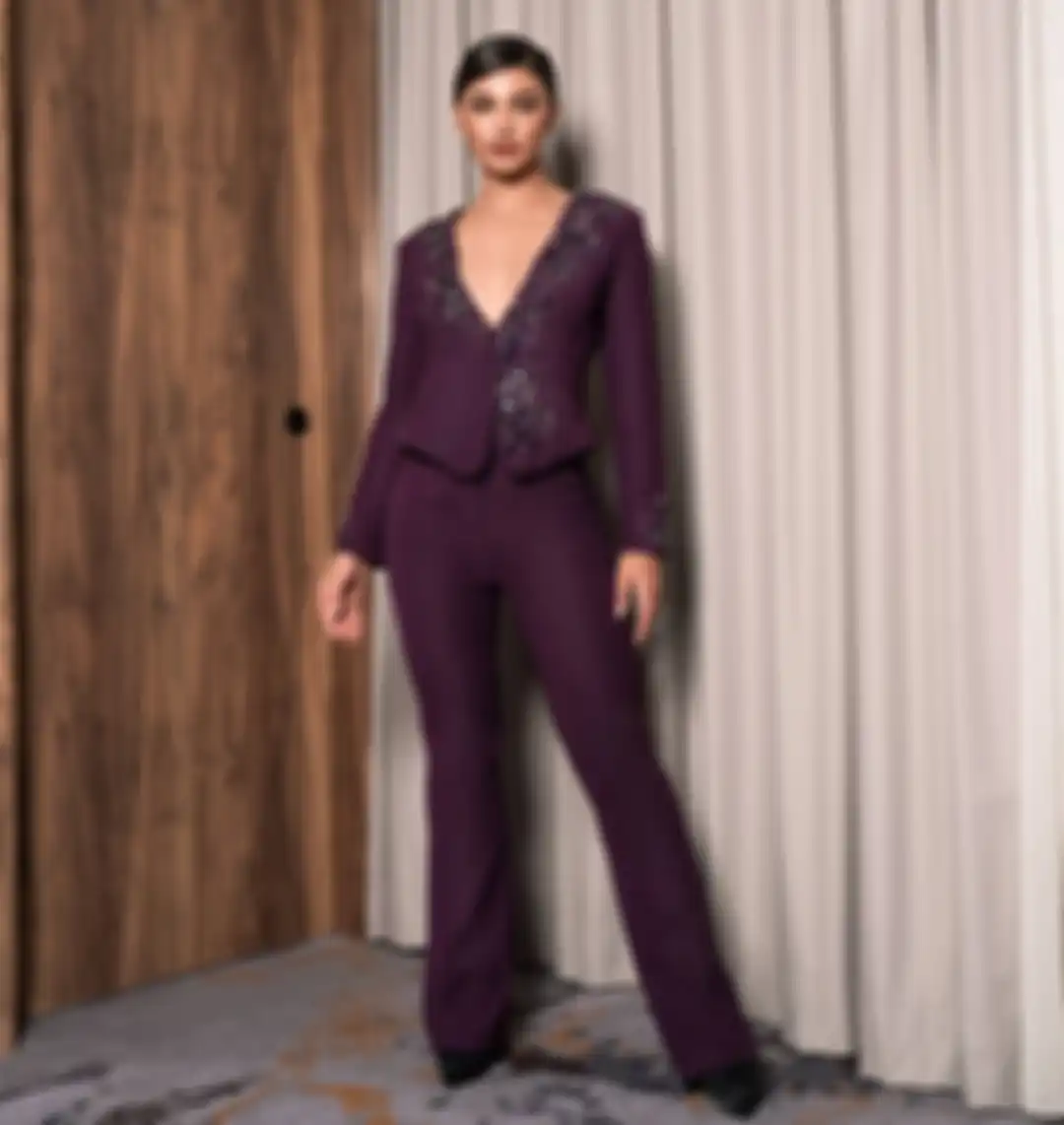 Outfit Jihane Almira Chedid saat deep interview Miss Supranational 2021