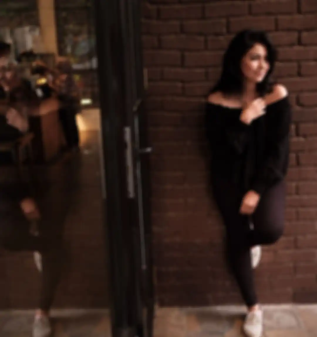 Perasaan artis sinetron Weni Panca hancur saat dikabari sang suami meninggal dunia di kamar mandi.