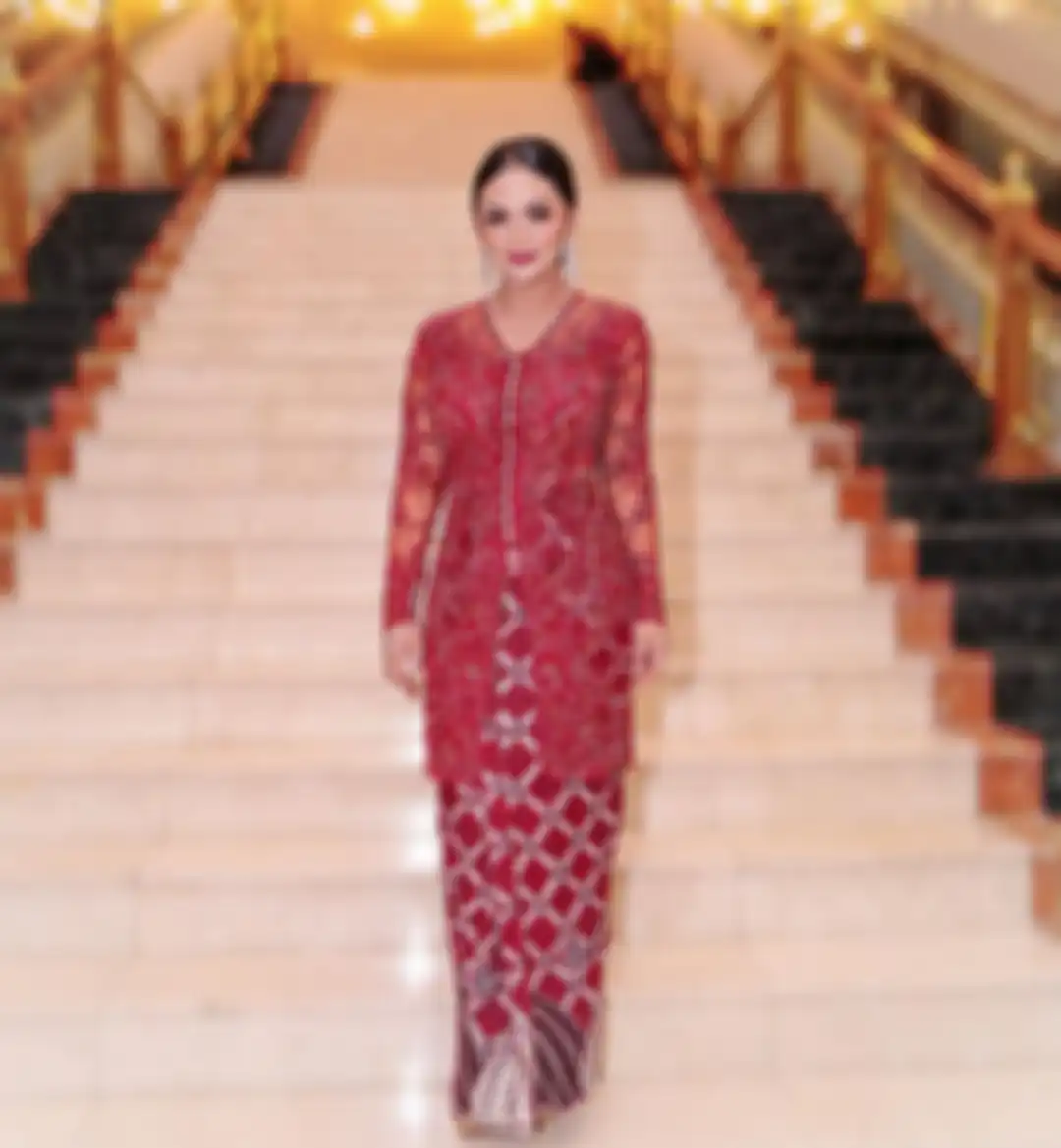 Krisdayanti berkebaya