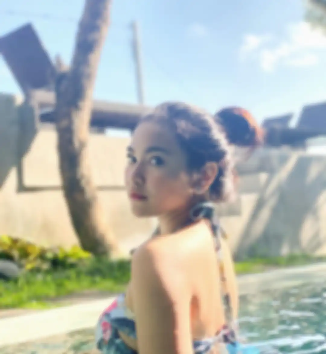 Sebelum ditangkap karena narkoba, Anji sempat mengunggah konten video musik dari penyanyi ini di akun Instagramnya.