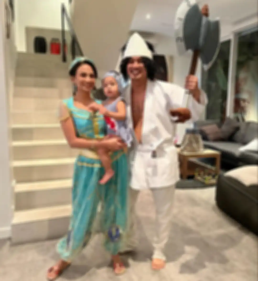 Netizen mengunggah kembali foto tangkapan layar dari berita yang memuat sindiran Vanessa Angel ke Habib Rizieq Shihab.