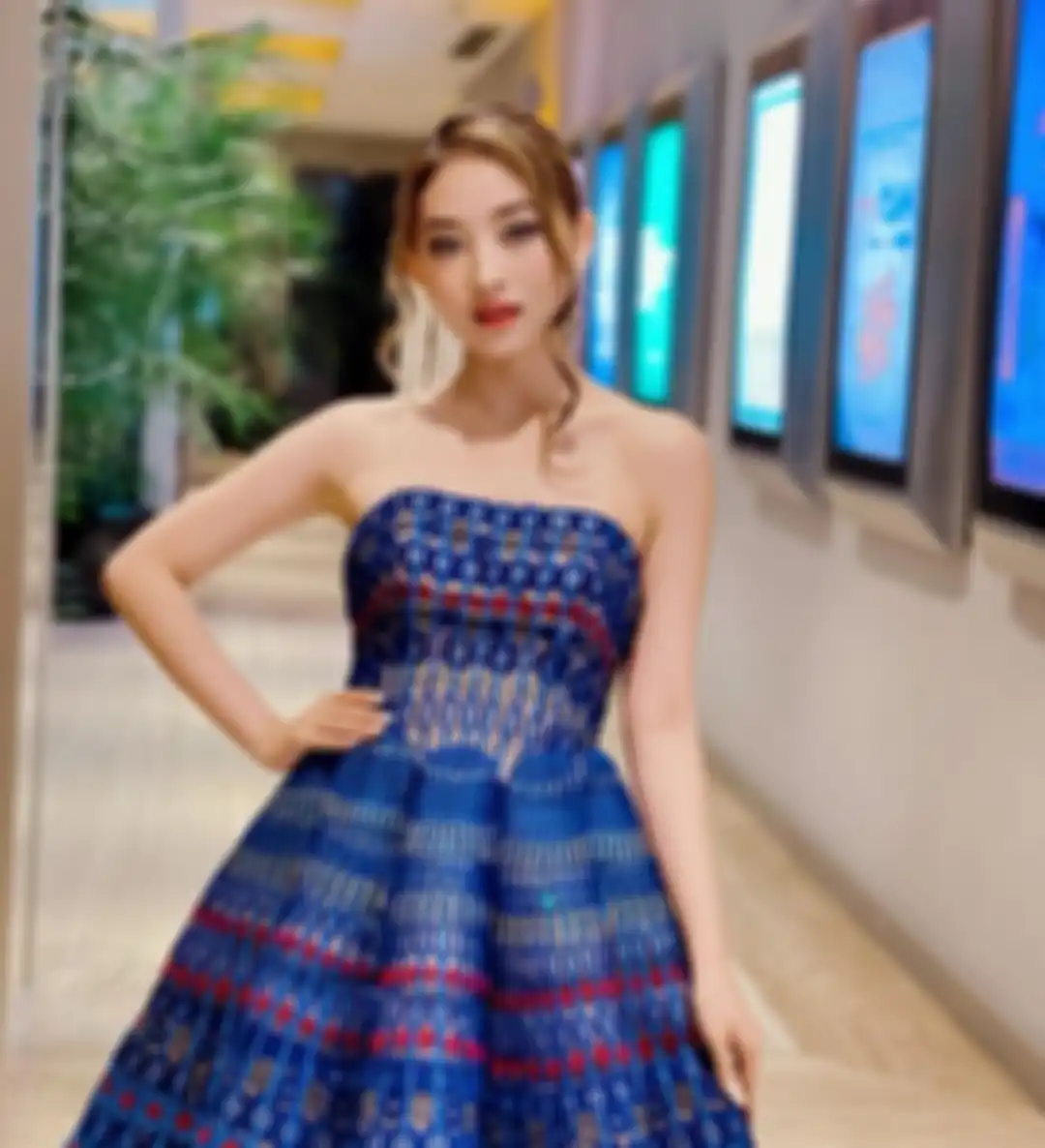 Outfit dress kondangan dari Natasha Wilona yang classy