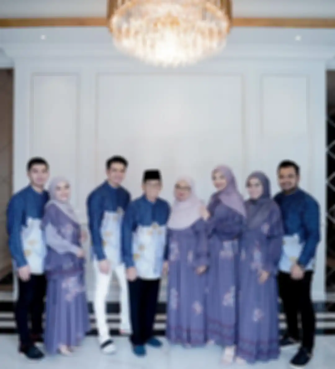 Ayah Irwansyah saat foto bareng keluarganya. Kondisi ibu Irwansyah makin drop usai ditinggal pergi kekasih hati.
